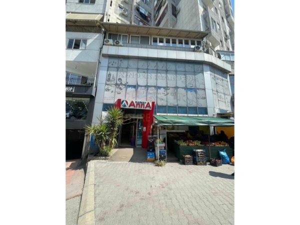 Tirane, jepet me qera dyqan Kati 0, 248 m² 2.500 € (Rruga Kastriotet, Prane spitalit Hygea)