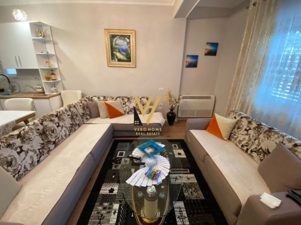 Tirane, jepet me qera apartament 3+1+Ballkon Kati 2, 110 m² 650 € (SELITE)