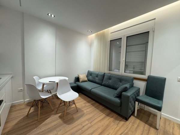 Tirane, jepet me qera apartament 1+1+Ballkon Kati 9, 65 m² 650 € 