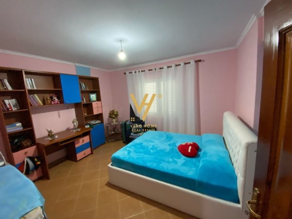 Tirane, jepet me qera apartament 3+1+Ballkon Kati 2, 110 m² 650 € (SELITE)