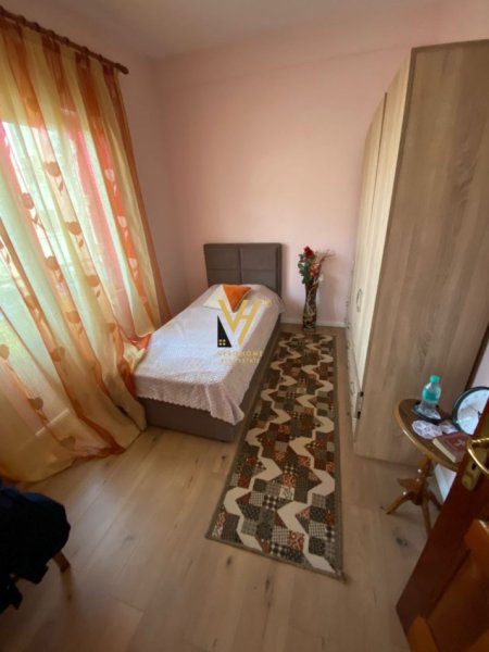 Tirane, jepet me qera apartament 3+1+Ballkon Kati 2, 110 m² 650 € (SELITE)