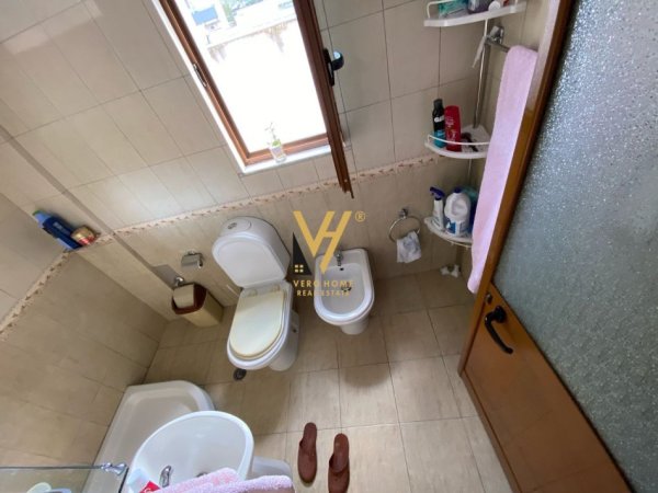 Tirane, jepet me qera apartament 3+1+Ballkon Kati 2, 110 m² 650 € (SELITE)