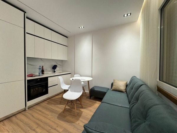 Tirane, jepet me qera apartament 1+1+Ballkon Kati 9, 65 m² 650 € 