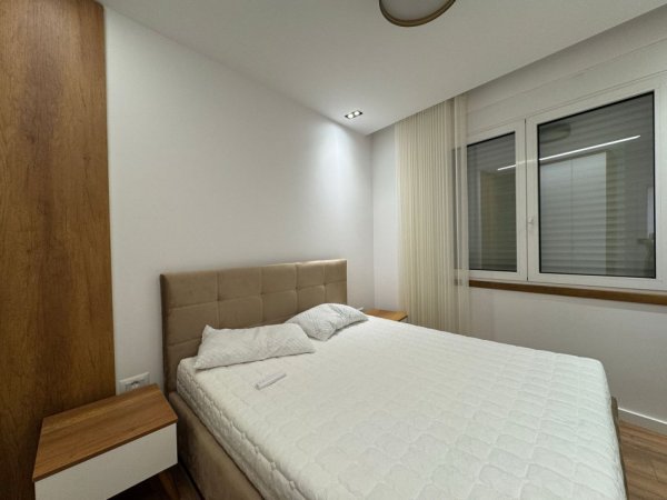 Tirane, jepet me qera apartament 1+1+Ballkon Kati 9, 65 m² 650 € 