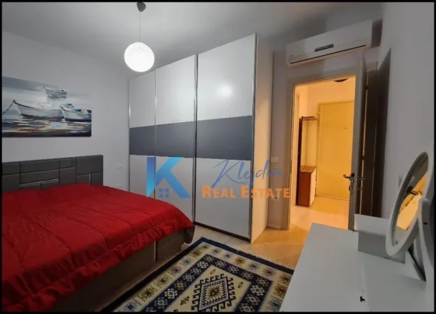 Tirane, jap me qera apartament 1+1+Ballkon Kati 7, 60 m² 700 € (Komuna e Parisit, Kika 2)