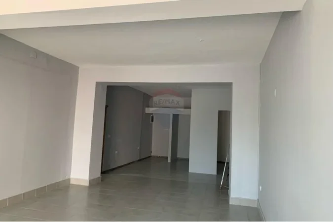 Tirane, jepet me qera dyqan , 65 m² 400 € (Pjeter Budi)