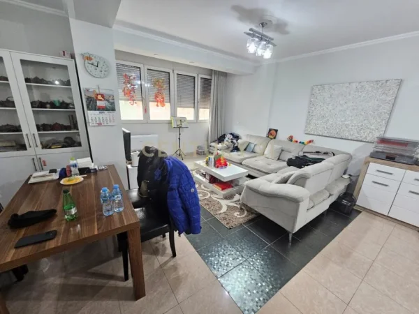 Tirane, shes apartament 3+1+2 , 125 m² 315.000 € (Rruga e Kavajës)