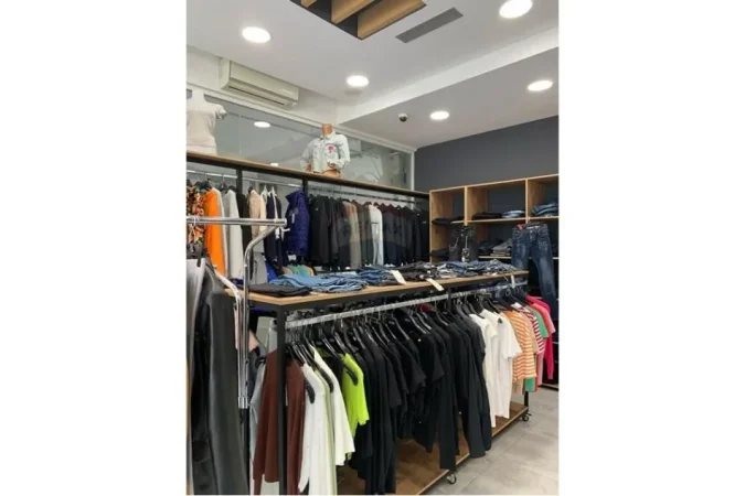 Tirane, jepet me qera dyqan , 37 m² 500 € (Rruga Rosina Plaku)