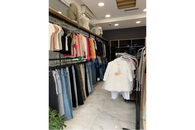 Tirane, jepet me qera dyqan , 37 m² 500 € (Rruga Rosina Plaku)