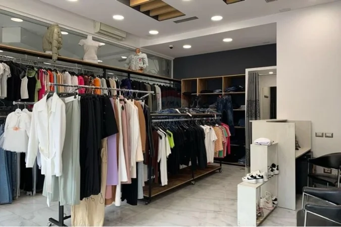 Tirane, jepet me qera dyqan , 37 m² 500 € (Rruga Rosina Plaku)