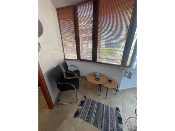 Tirane, jepet me qera apartament 1+1 Kati 5, 76 m² 900 € (QENDER)