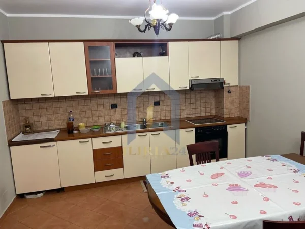Tirane, jepet me qera apartament 2+1+Ballkon Kati 2, 90 m² 600 € (Muhedin Llagami)