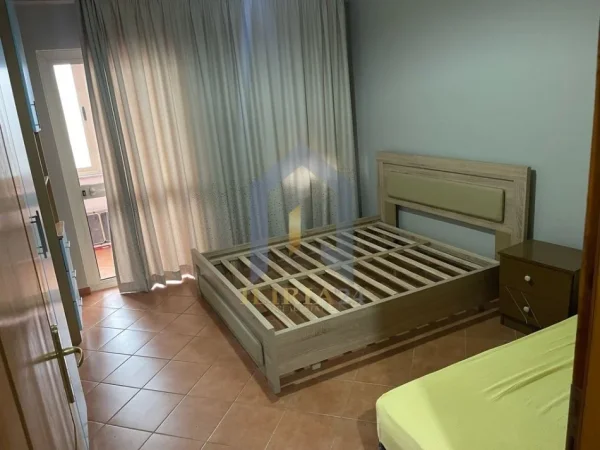 Tirane, jepet me qera apartament 2+1+Ballkon Kati 2, 90 m² 600 € (Muhedin Llagami)