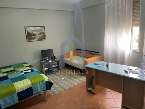 Tirane, jepet me qera apartament 2+1+Ballkon Kati 2, 90 m² 600 € (Muhedin Llagami)