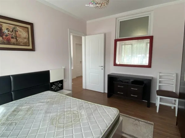 Tirane, jepet me qera apartament 2+1+Ballkon Kati 3, 75 m² 550 € (Sauk, prane Karburantit)