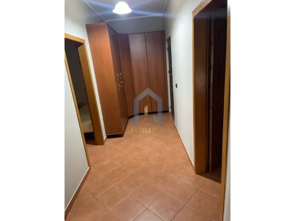 Tirane, jepet me qera apartament 2+1+Ballkon Kati 2, 90 m² 600 € (Muhedin Llagami)