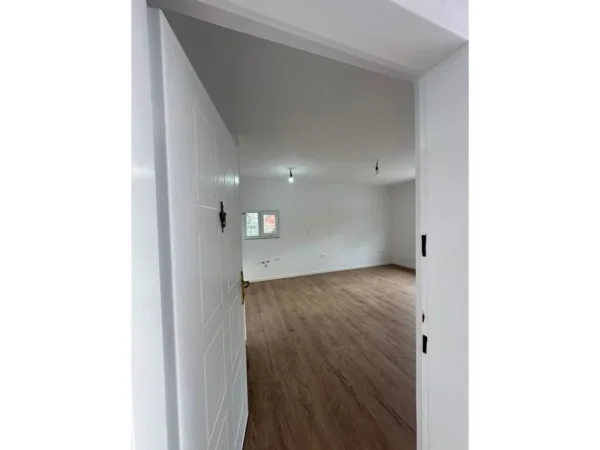Tirane, shitet apartament 1+1 Kati 5, 57 m² 75.000 € (Allias)