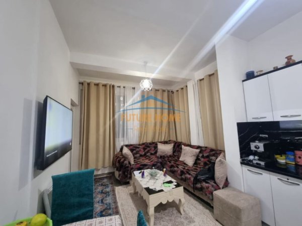 Tirane, shitet shtepi 1 Katshe Kati 0, 125.000 € (Rruga Reshit Collaku)