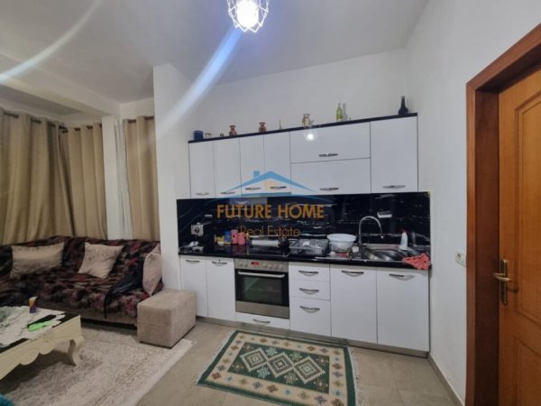 Tirane, shitet shtepi 1 Katshe Kati 0, 125.000 € (Rruga Reshit Collaku)