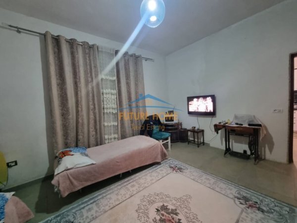 Tirane, shitet shtepi 1 Katshe Kati 0, 125.000 € (Rruga Reshit Collaku)