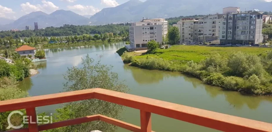 Tirane, jepet me qera apartament 4+1+Aneks+Ballkon Kati 5, 210 m² 1.200 € (LIQENI I THATE)