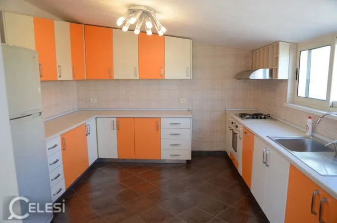 Tirane, jepet me qera apartament 4+1+Aneks+Ballkon Kati 5, 210 m² 1.200 € (LIQENI I THATE)