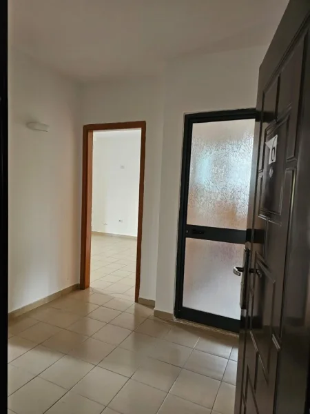Durres, shitet apartament 1+1 Kati 2, 72 m² 85.000 € (Shitet Super Apartament 1+1 tek Pishat e Butane Durres Mali i Robit 70 m larg detit.)