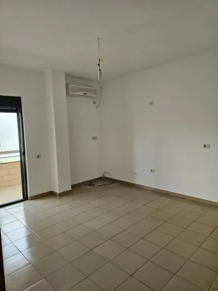 Durres, shitet apartament 1+1 Kati 2, 72 m² 85.000 € (Shitet Super Apartament 1+1 tek Pishat e Butane Durres Mali i Robit 70 m larg detit.)