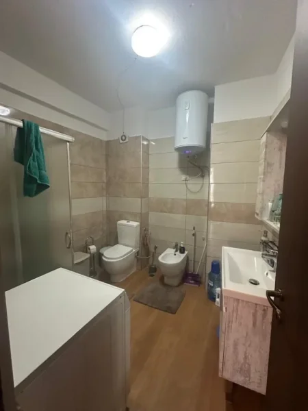 Tirane, jepet me qera apartament 2+1+Aneks+Ballkon Kati 3, 103 m² 500 € (Loni Ligori)