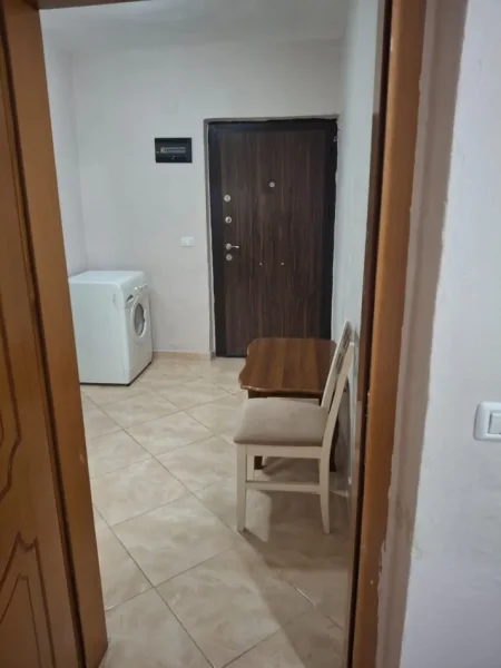 Tirane, jepet me qera apartament 1+1 Kati 1, 400 € (Rruga e dibres)