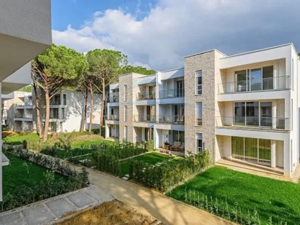 Durres, shitet apartament 1+1+Ballkon Kati 1, 77 m² 249.280 € (San Pietro Residence Gjiri i Lalezit)