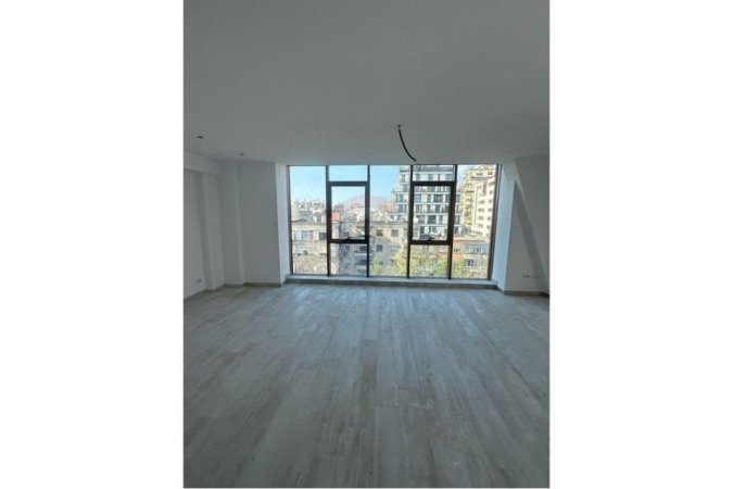 Tirane, jepet me qera ambjent biznesi Kati 5, 156 m² 2.800 € (Rr. e Kavajes)