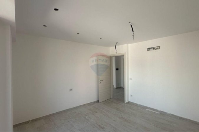 Tirane, jepet me qera ambjent biznesi Kati 5, 156 m² 2.800 € (Rr. e Kavajes)