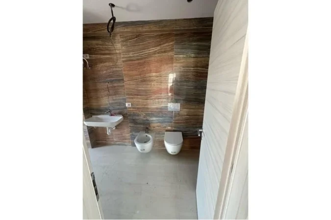 Tirane, jepet me qera ambjent biznesi Kati 5, 156 m² 2.800 € (Rr. e Kavajes)