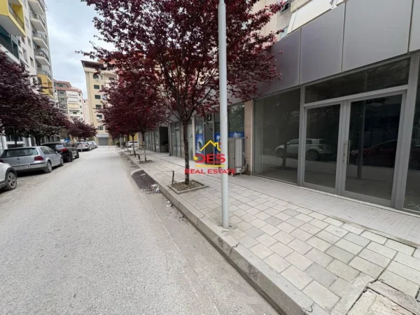 Vlore, shitet ambjent biznesi Kati 0, 210 m² (Rruga Çajupi)