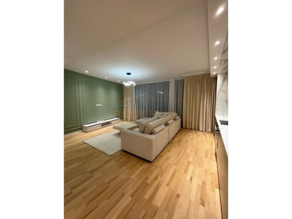Tirane, jepet me qera apartament 2+1+Ballkon Kati 5, 130 m² 2.200 € (Lake View Residence, Tiranë.)