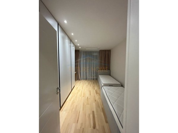 Tirane, jepet me qera apartament 2+1+Ballkon Kati 5, 130 m² 2.200 € (Lake View Residence, Tiranë.)