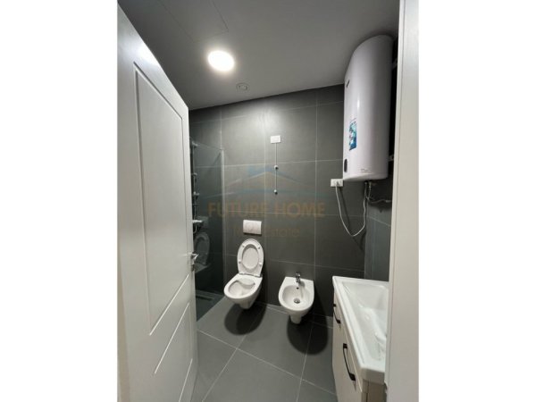Tirane, jepet me qera apartament 2+1+Ballkon Kati 5, 130 m² 2.200 € (Lake View Residence, Tiranë.)