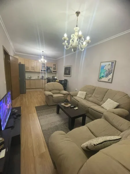 Tirane, jepet me qera apartament 2+1+Ballkon Kati 4, 100 m² 450 € (Pallatet Cabej)
