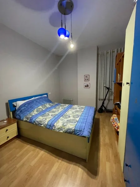 Tirane, jepet me qera apartament 2+1+Ballkon Kati 4, 100 m² 450 € (Pallatet Cabej)