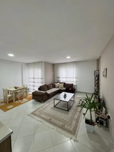 Tirane, jepet me qera apartament 2+1+Aneks+Ballkon Kati 8, 115 m² 400 € (Astir)