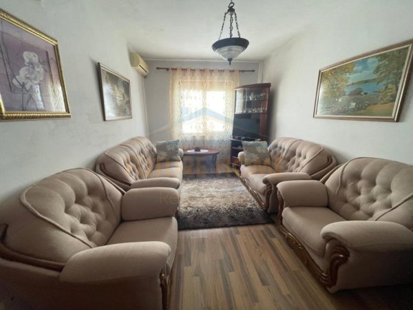 Durres, jepet me qera apartament 2+1+Ballkon Kati 5, 73 m² 400 € (qender)