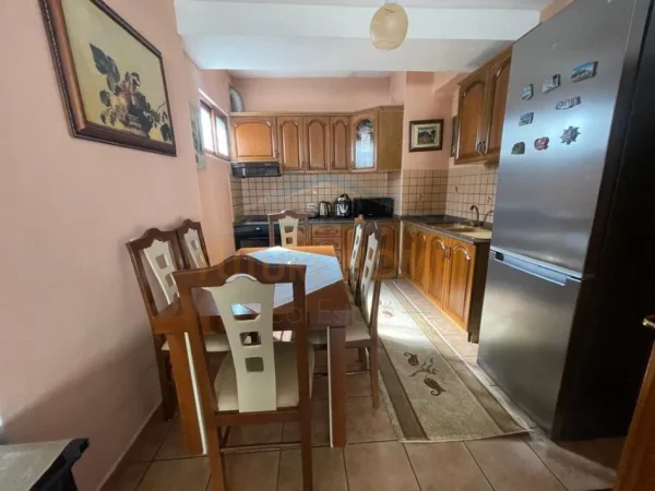 Durres, jepet me qera apartament 2+1+Ballkon Kati 5, 73 m² 400 € (qender)