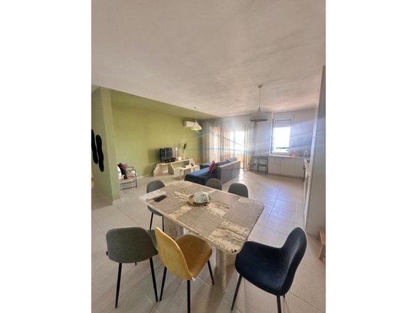Durres, jepet me qera apartament 3+1+Ballkon Kati 8, 145 m² 1.200 € (rruga e portit)
