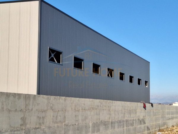 Durres, jepet me qera magazine Kati 0, 8.000 m² 5.000 € (spitall)