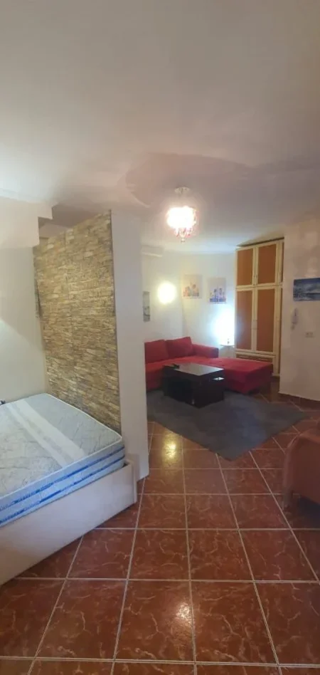Tirane, jepet me qera garsonier Kati 4, 40 m² 400 € (RRUGA E ELBASANIT)