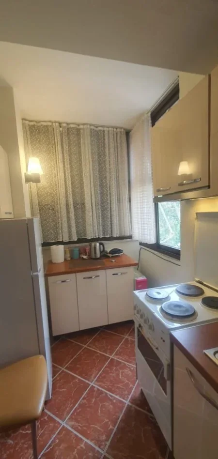 Tirane, jepet me qera garsonier Kati 4, 40 m² 400 € (RRUGA E ELBASANIT)