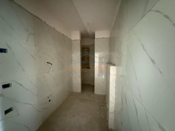 Tirane, shitet apartament 1+1+Ballkon Kati 9, 81 m² 102.870 € (UNAZA E RE)