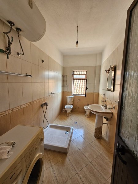 Tirane, jepet me qera apartament 2+1 Kati 3, 83 m² 350 € (5 maj)