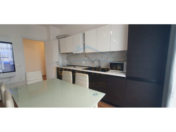 Tirane, jepet me qera apartament 1+1+Ballkon Kati 10, 60 m² 600 € (Farmacia 10)